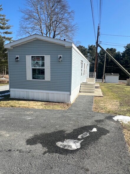 Building Photo - 1 Greenwood Dr