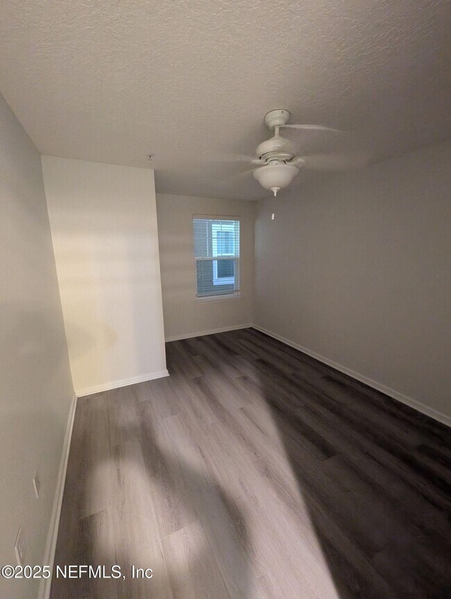 Building Photo - 1112 Golden Lake Loop