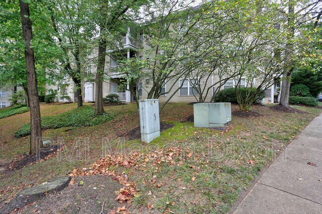 Building Photo - 5814 Wyndham Cir