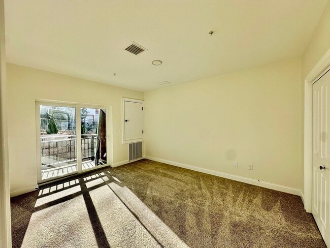 Building Photo - 10 Franklin Ave