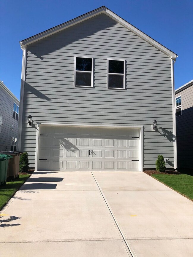 Building Photo - Modern 5 Bed | 3 Bath House in Cary