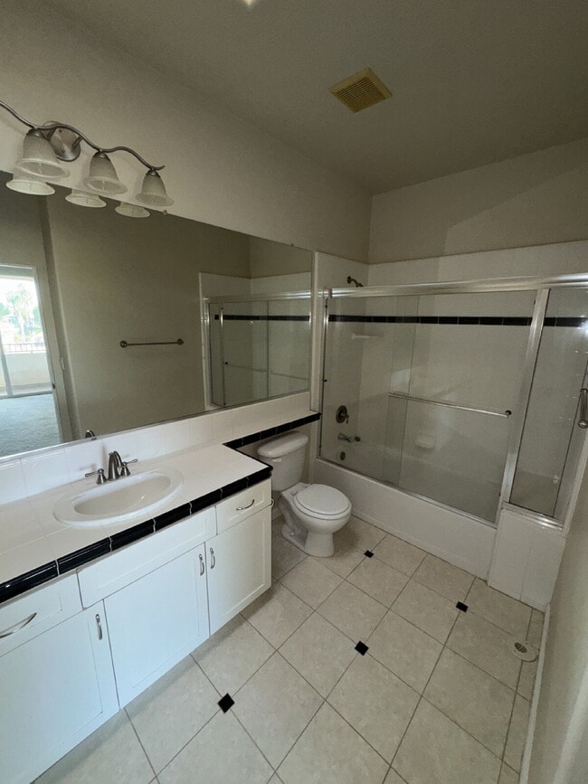 Building Photo - FIRST MONTH FREE RENT Luxurious 4-Bed, 4-B...