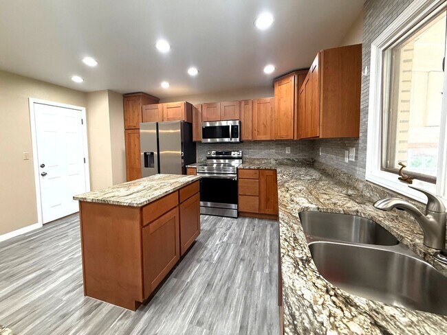 Building Photo - 3249 Monte Vista Dr