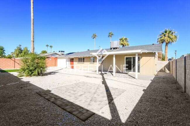 Building Photo - Now offering the first full months rent free!