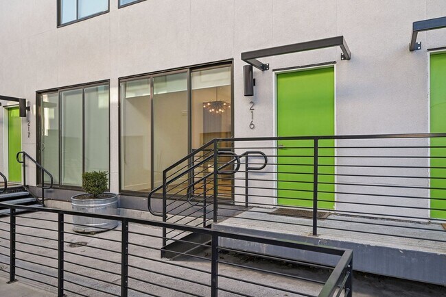 Building Photo - 2BR/2.5BA Condo in Central Ninth | Mountain Views, Solar & Walk to Everything