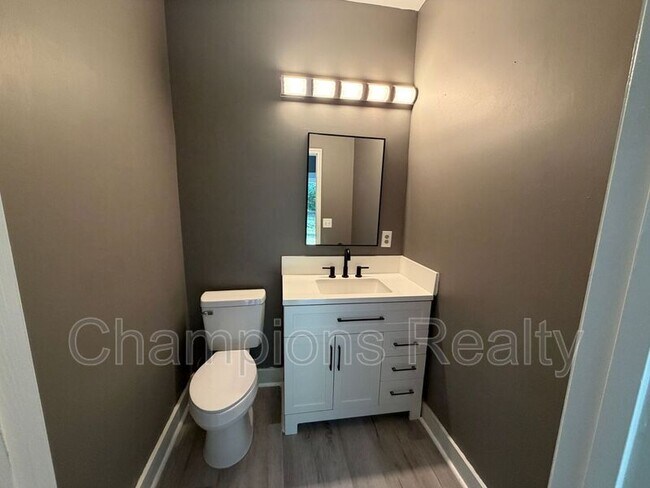 Building Photo - 948 Belvedere Dr