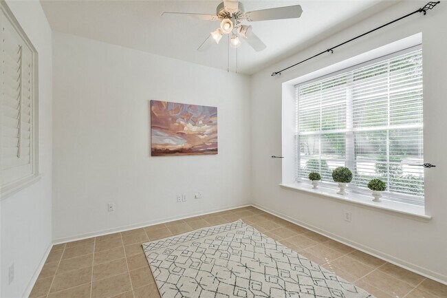 Building Photo - 2 Willow Point Pl