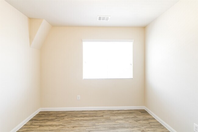 Building Photo - 6003 Sunrise Light Ln