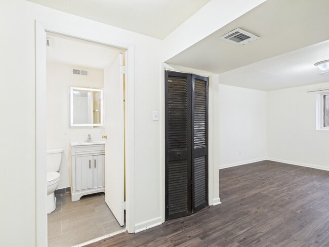 Building Photo - 17681 Country Club Ln