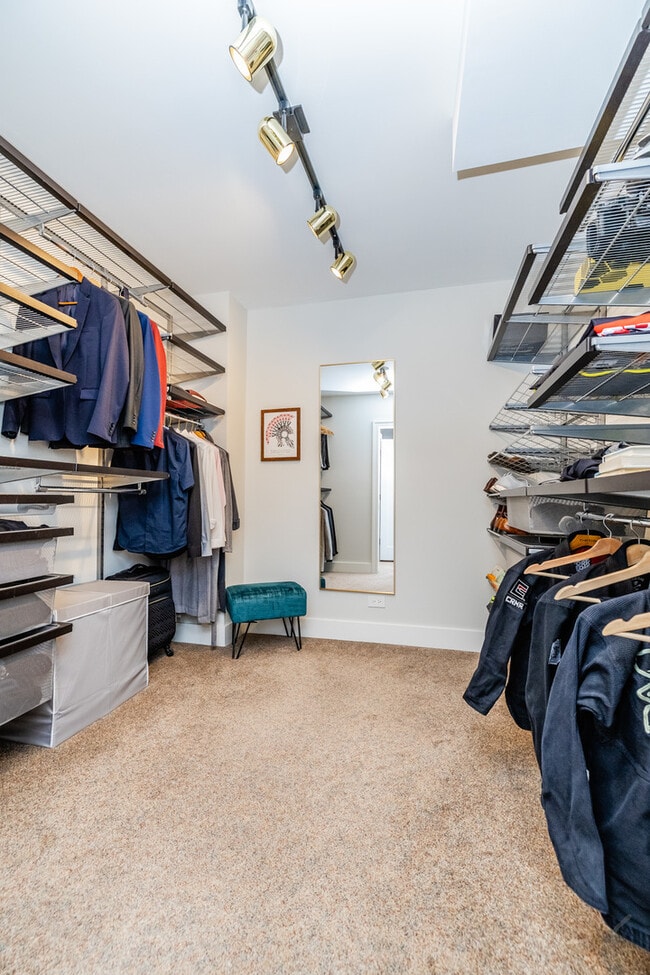 Building Photo - 2754 N Hampden Ct