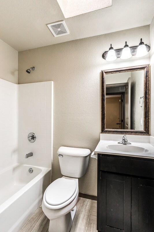 Building Photo - Home For Rent