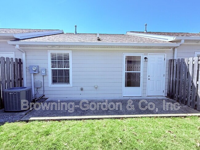 Building Photo - 1040 Charlie Daniels Pkwy