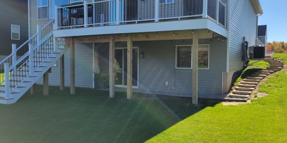 Building Photo - 3065 Blue Spruce Dr SE