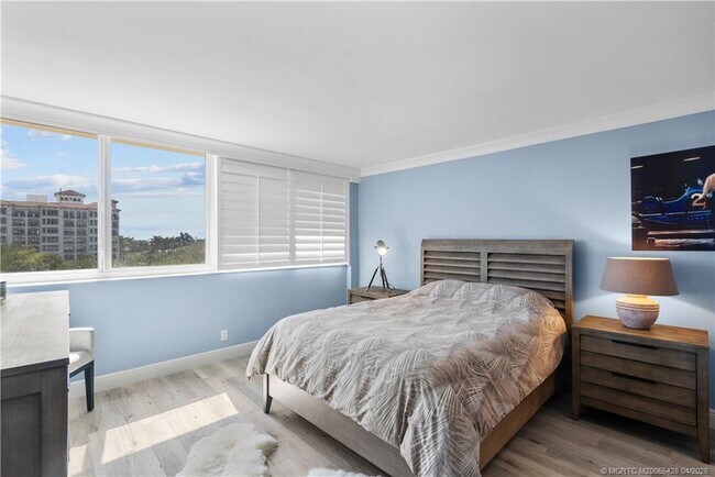 Building Photo - 125 S Ocean Ave