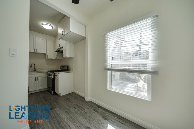 Building Photo - 402 1/2 N Coronado St-113D