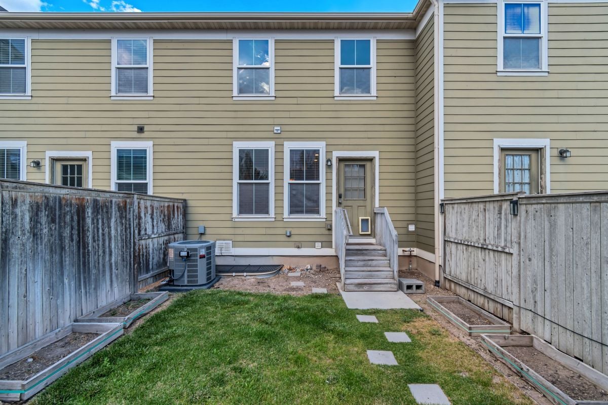 Building Photo - 10634 Topview Rd