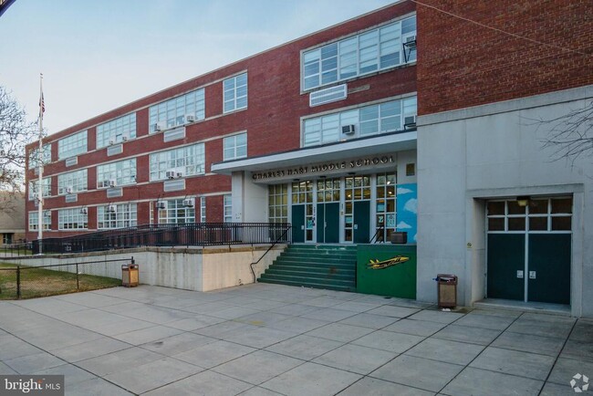 Building Photo - 4248 6th St SE