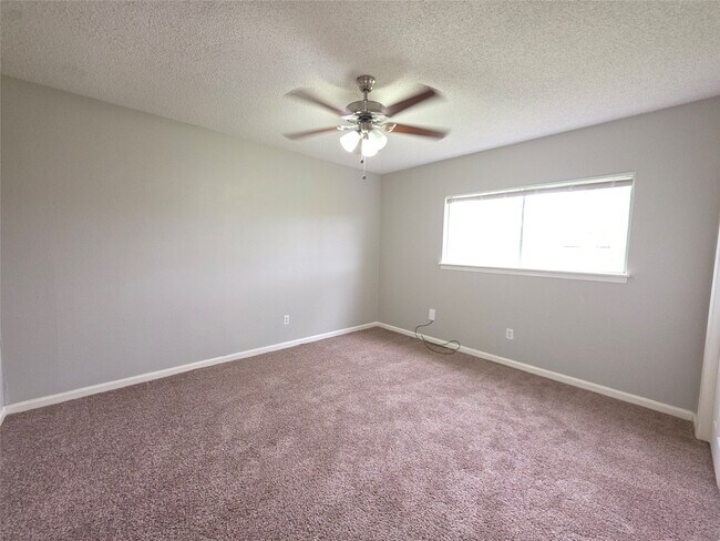 Building Photo - 9814 Kiwi Ln