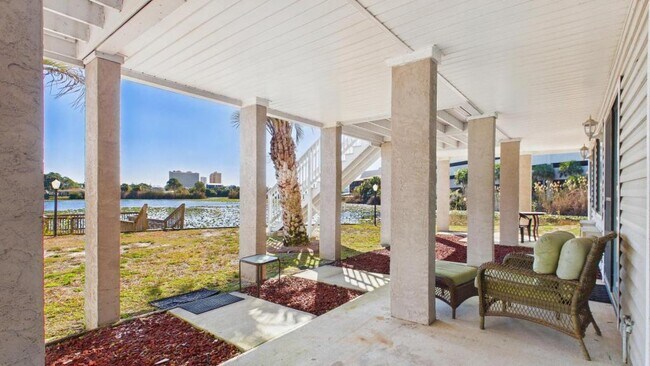 Building Photo - 301 Lullwater Dr