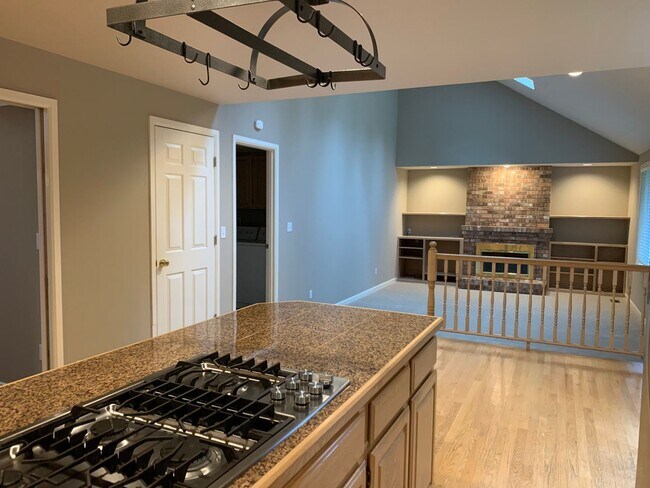 Building Photo - Location location 4 bedroom, 2.5 bath in t...