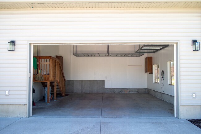 Building Photo - 845 2550 S