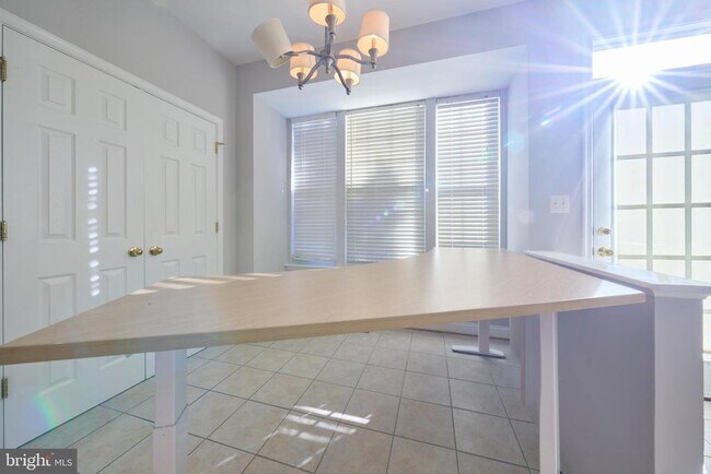 Building Photo - 685 Springhouse Square SE