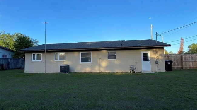 Building Photo - 502 Santiago Ave