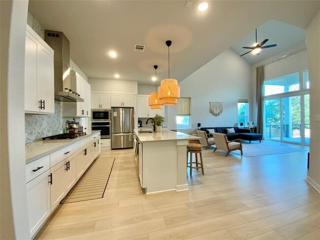 Building Photo - 243 Kings Pne Dr