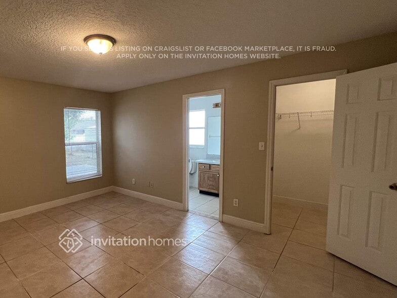 Building Photo - 423 Woodview Dr