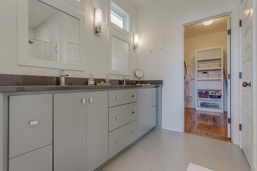 Building Photo - 3505A Wrenwood Dr