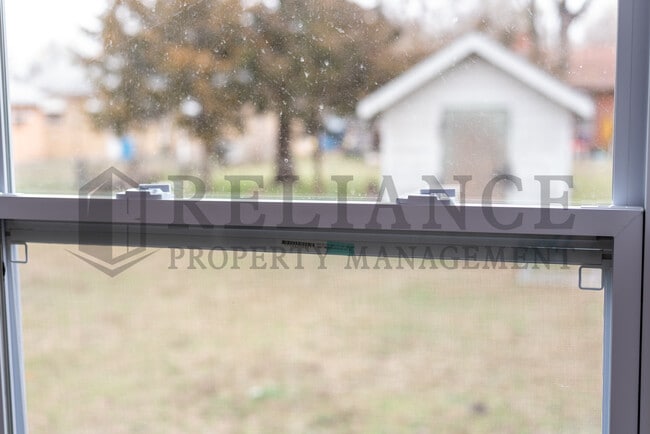 Building Photo - 2506 N Somerset Ave