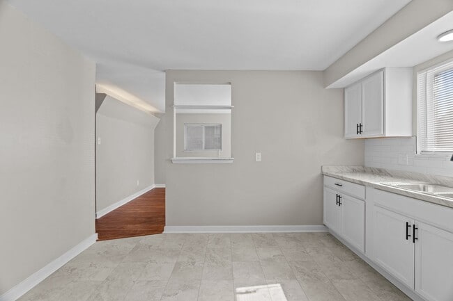 Building Photo - Charming 3-Bedroom, 1.5-Bath Single-Family Home