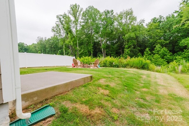 Building Photo - 2226 Redstone Dr