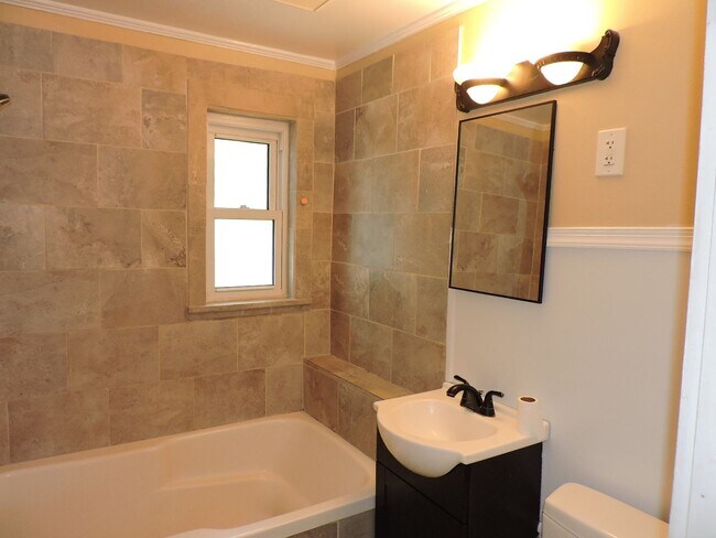 Building Photo - Call Linda 804-642-2106 or linda@vacosold.com
