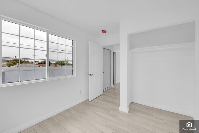 Building Photo - 6029 Del Amo Blvd