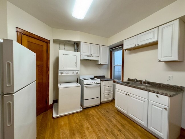 Building Photo - 402 Folcroft St
