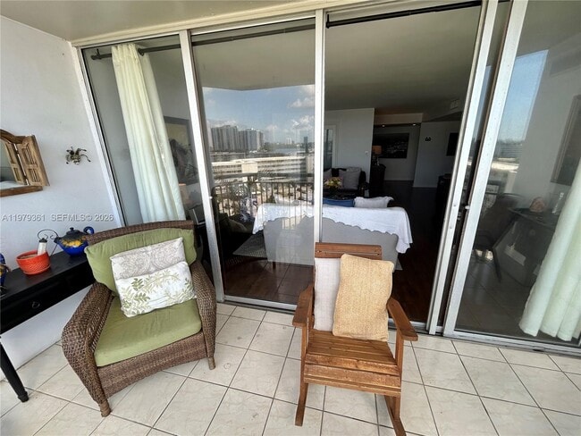 Building Photo - 18031 Biscayne Blvd