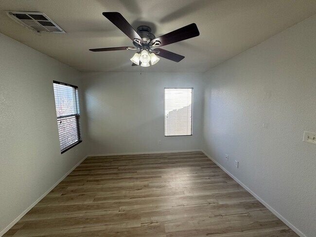 Building Photo - Charming 3 Bedroom, 3 Bathroom, 2-Story Ho...