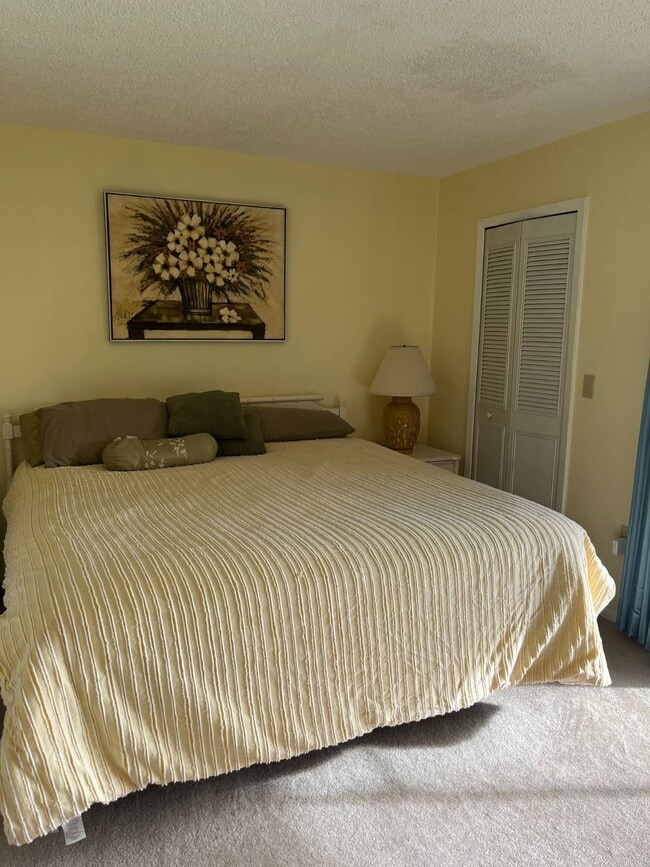 Building Photo - 3731 Edgewater Dr