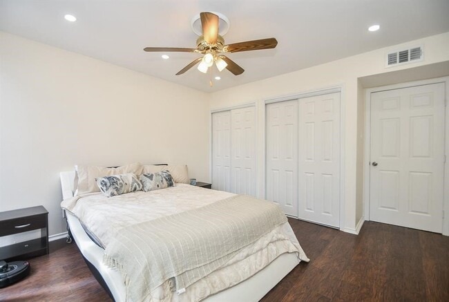 Building Photo - 6304 Riverview Way