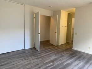 Building Photo - Large one story 4 bedroom home in Orangevale