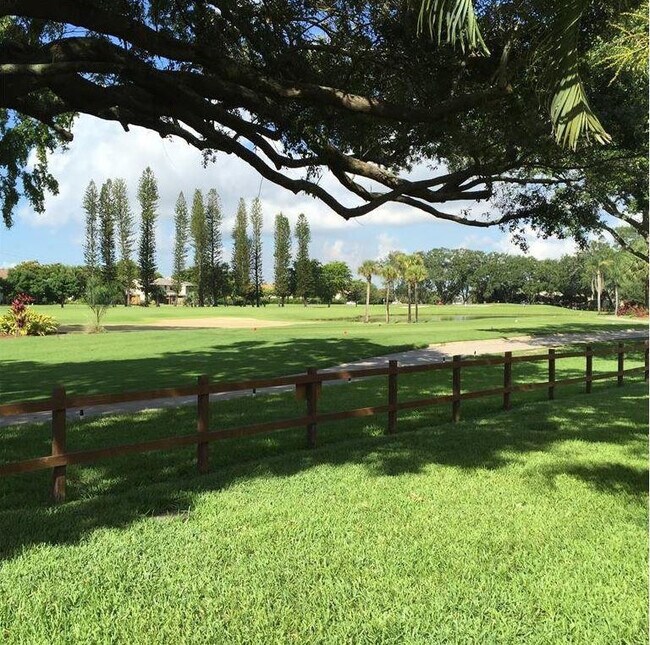 Building Photo - 10740 S Golfview Dr