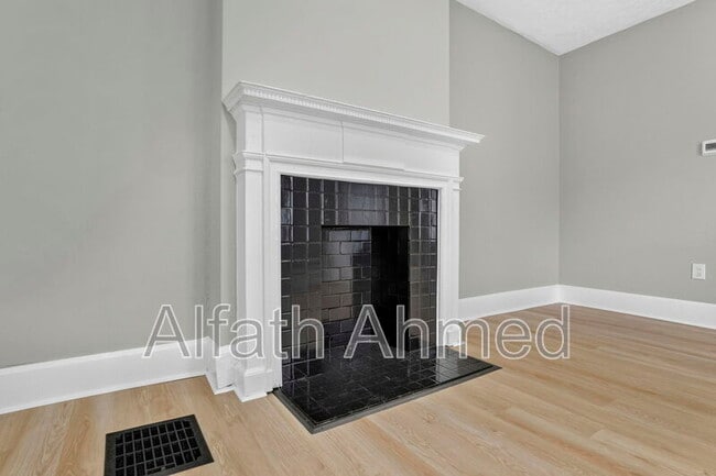 Building Photo - 1770 Kent St