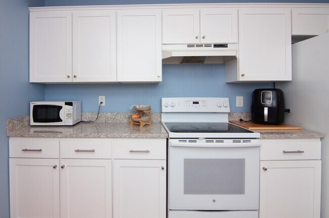 Building Photo - 4471 Hillside Ct