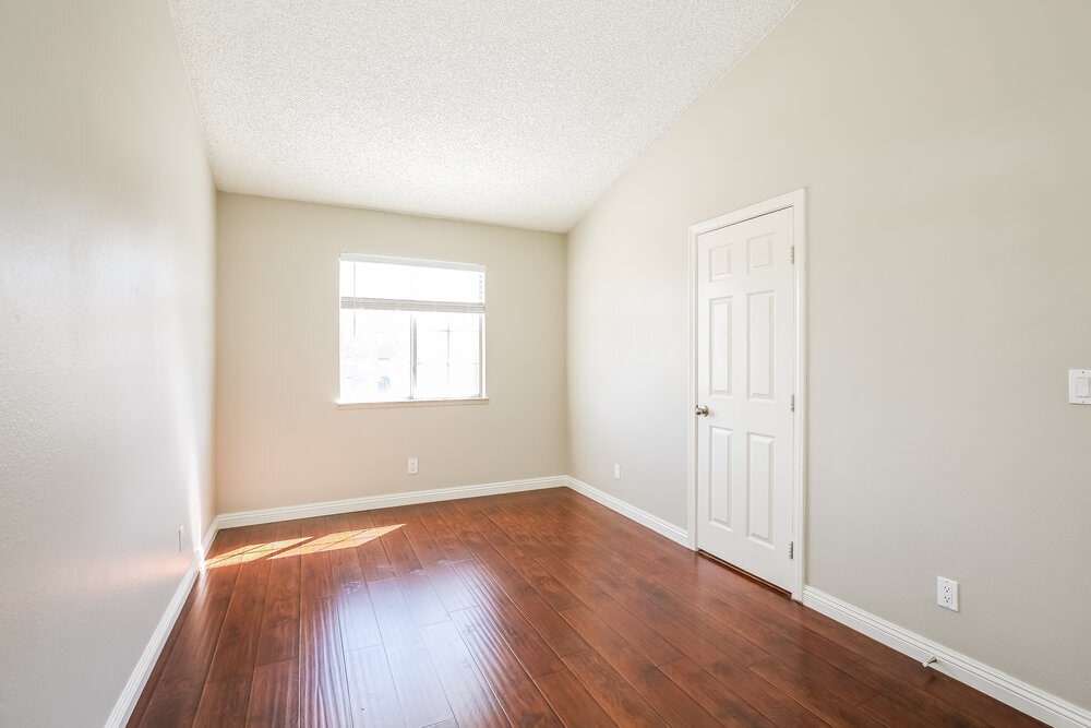 Building Photo - 7217 Chesterton Dr
