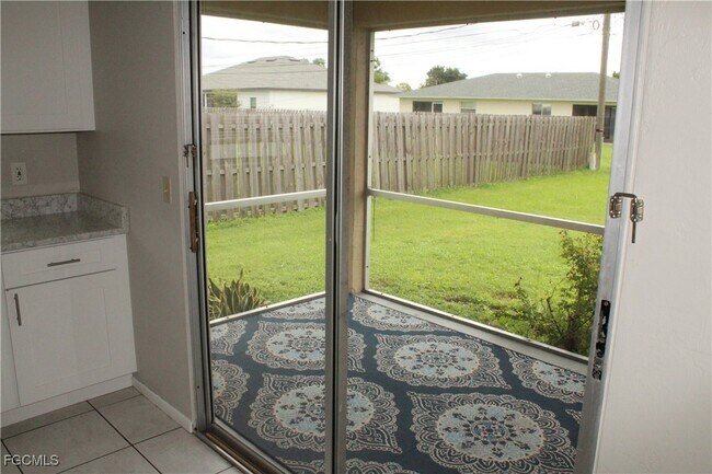 Building Photo - 511 SE 5th Pl