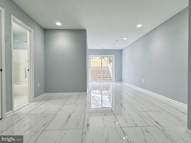 Building Photo - 2601 Emerson Dr