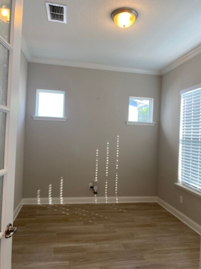 Building Photo - Beautiful 3 bedroom, 2.5 bathrooms  located in The Preserve of Oviedo on the Park