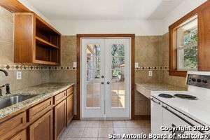 Building Photo - 807 Happy View