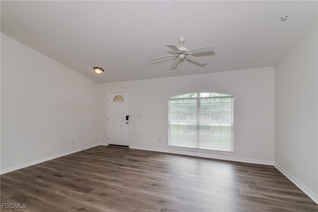 Building Photo - 3259 Toluca Terrace
